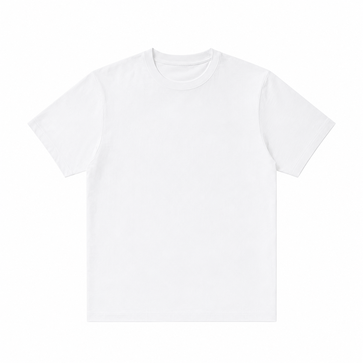 T-shirt blanc uni à plat, vue de face, fond blanc